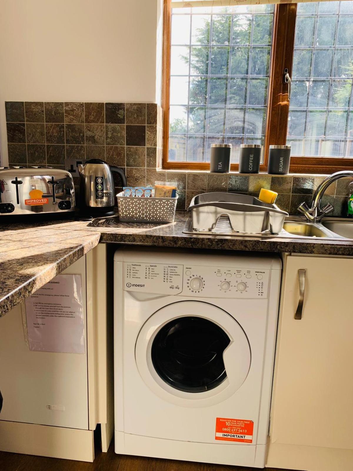 3Br House Ossett-Wakefield, Free Parking 3 Cars Wi Fi Long Stays Bagian luar foto